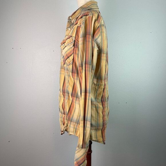 True Religion plaid Snap Down Shirt Size M EUC - Picture 4 of 9